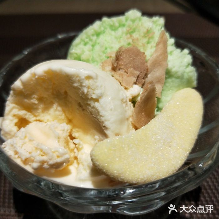 黄yy 夏日美食潮流：水果冰淇淋 vs. 快乐炸鸡，哪个更迷人？