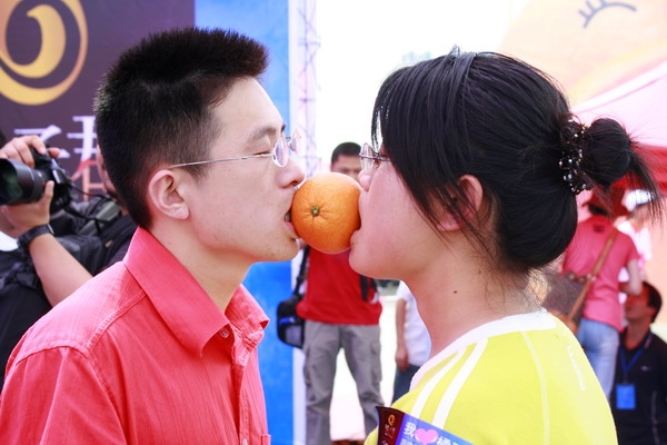 世界接吻日7月6日_接吻世界纪录是多少个小时_世界接吻日