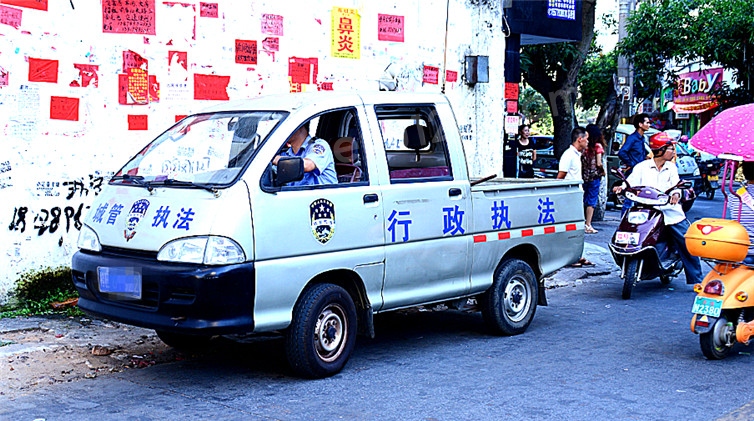 小贩大战城管秘籍_小贩大战城管游戏_城管与小贩的冲突事件