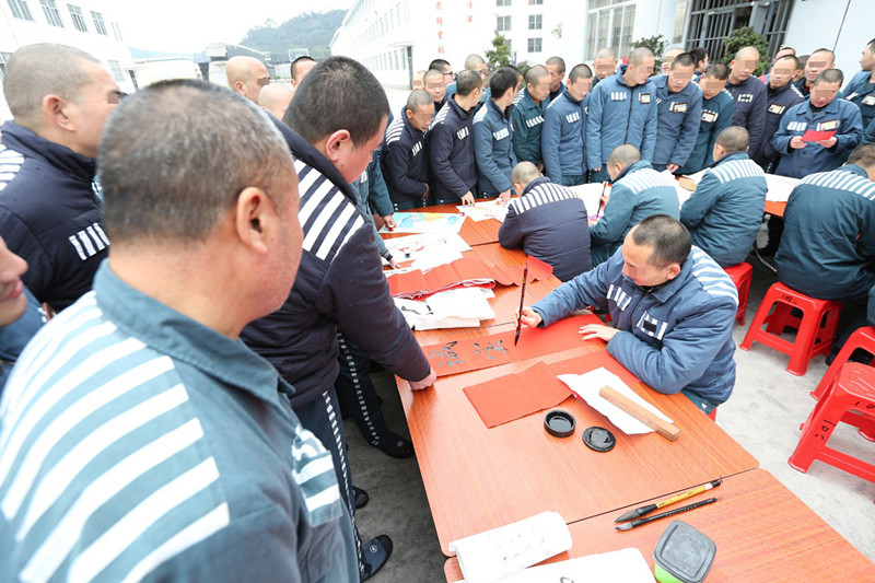 揭秘监狱内幕：狱警真实工作曝光，囚徒生活曝光令人震惊