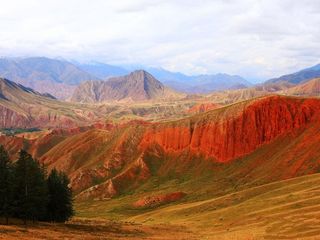 探索螳螂高原：祁连山脉之巅的壮丽自然风光与人文魅力