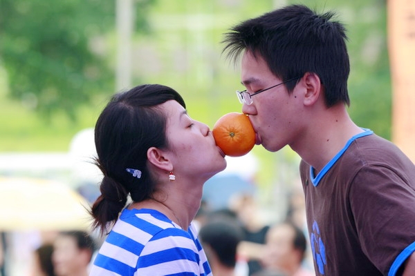 世界接吻日7月6日_世界接吻日_接吻世界纪录是多少个小时