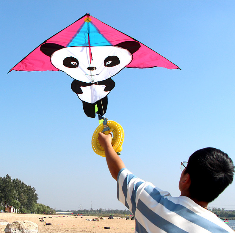 熊猫人风筝：蓝天之舞，传承千年的智慧与温情